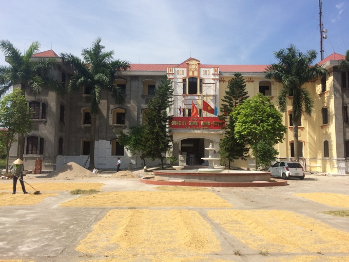 Trụ sở c&aacute;c cơ quan ch&iacute;nh quyền x&atilde; Tam Sơn (thị x&atilde; Từ Sơn, Bắc Ninh) được cho l&agrave; qu&aacute; quy m&ocirc;, l&atilde;ng ph&iacute; trong khi c&oacute; nhiều việc kh&aacute;c cấp thiết hơn cần đầu tư.