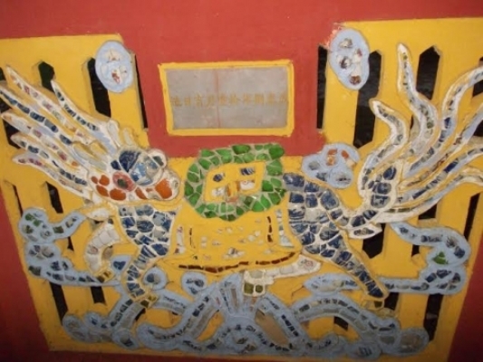 Long M&atilde; tại Trường Quốc học Huế. (Ảnh: Internet)