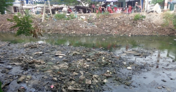 Hà Nam: Nguy cơ phát sinh ổ bệnh từ những con kênh... hóa bãi rác
