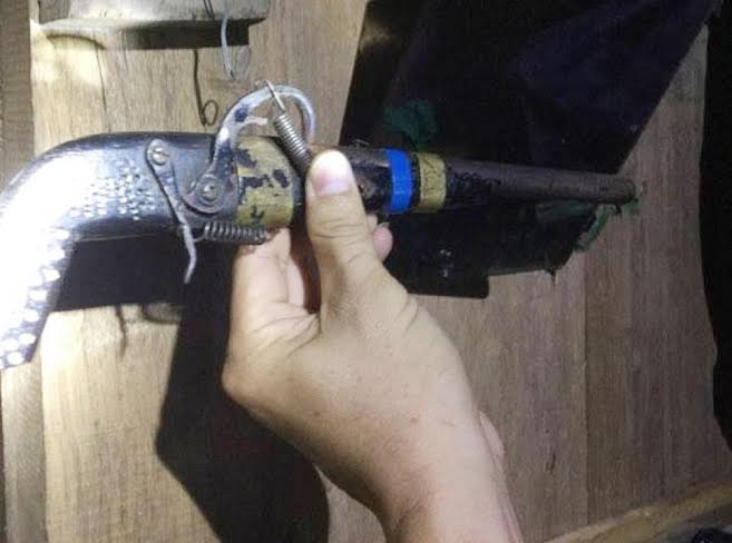 Khẩu s&uacute;ng tự chế lu&ocirc;n mang theo người của&nbsp;Vi Văn My.