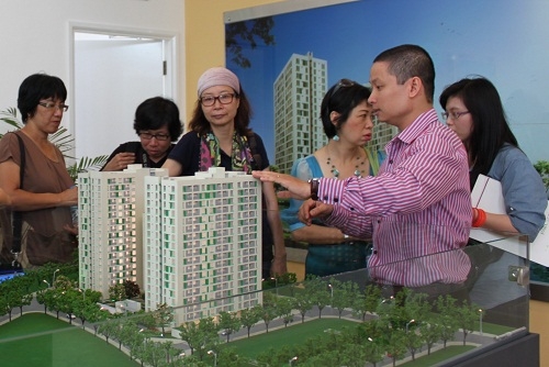 Khi thực hiện k&yacute; kết mua căn hộ, t&igrave;m hiểu kỹ th&ocirc;ng tin dự &aacute;n để ph&ograve;ng ngừa rủi ro vẫn tốt nhất.