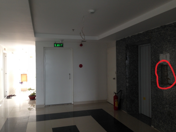 Mặc d&ugrave; đ&atilde; đi v&agrave;o sử dụng nhiều th&aacute;ng nay nhưng một số thang m&aacute;y của chung cư vẫn chưa thể đi v&agrave;o hoạt động.