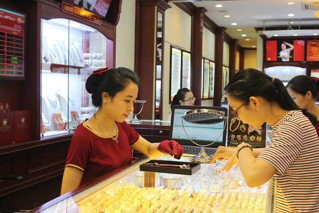 Gi&aacute; v&agrave;ng h&ocirc;m nay ng&agrave;y 29/6/2016 tiếp tục giảm do động th&aacute;i chốt lời của nh&agrave; đầu tư