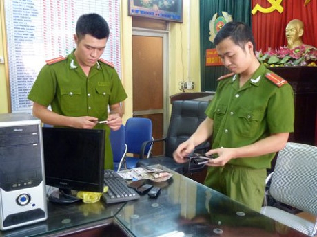 Tang vật trong một vụ c&aacute; độ b&oacute;ng đ&aacute; bị c&ocirc;ng an thu giữ. Ảnh: CAND