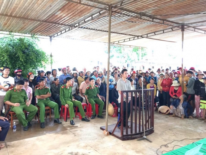 Bị c&aacute;o&nbsp;&nbsp;Nguyễn Văn Nhơn trước v&agrave;nh m&oacute;ng ngựa.