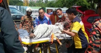 Một phụ nữ bị bốc cháy vì sử dụng điện thoại khi đang đổ xăng