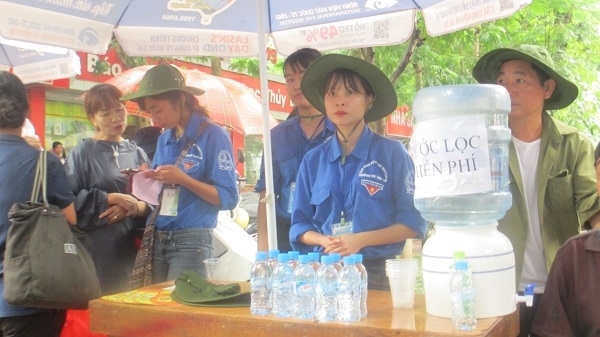 C&aacute;c b&igrave;nh nước v&agrave; c&aacute;c suất ăn được cung cấp miễn ph&iacute; trong suốt thời gian diễn ra kỳ thi.