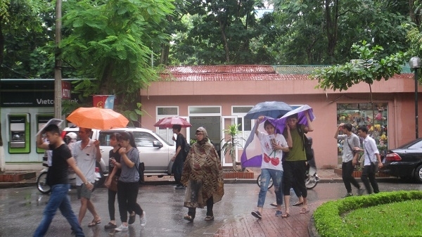 Ch&ugrave;m ảnh: Kh&ocirc;ng kh&iacute; ng&agrave;y đầu l&agrave;m thủ tục dự thi THPT Quốc gia 2016