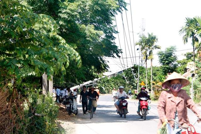 C&aacute;c phương tiện lưu th&ocirc;ng qua đoạn đường n&agrave;y gặp trở ngại.