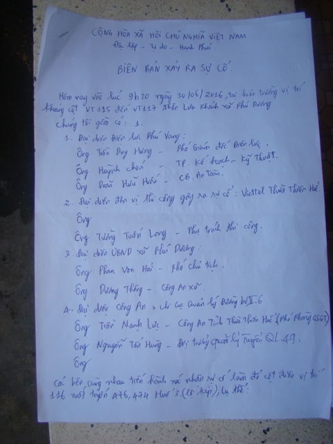 Huế: Huyện Ph&uacute; Vang mất điện tr&ecirc;n diện rộng v&igrave; cột điện