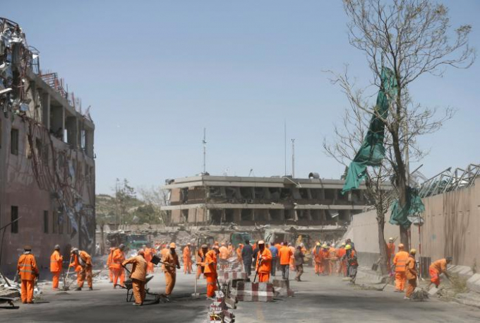 Khung cảnh hoang t&agrave;n, đổ n&aacute;t sau vụ đ&aacute;nh bom đẫm m&aacute;u tại Kabul