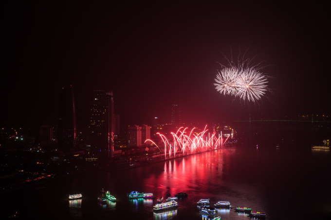 Với hai đội ph&aacute;o hoa gi&agrave;u truyền th&ocirc;ng, đ&ecirc;m 3/6 tại s&ocirc;ng H&agrave;n hứa hẹn sẽ c&oacute; m&agrave;n tr&igrave;nh diễn bắt mắt, ấn tượng đến với kh&aacute;n giả theo d&otilde;i DIFF 2017.