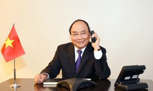 Thủ tướng Nguyễn Xu&acirc;n Ph&uacute;c điện đ&agrave;m với một số nghị sĩ Hoa Kỳ. Ảnh: VGP/Quang Hiếu
