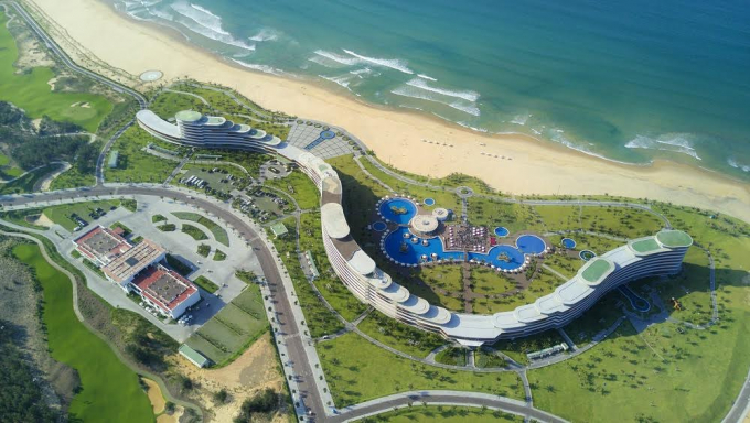 Kh&aacute;ch sạn FLC Luxury Hotel Quynhon đoạt giải Kh&aacute;ch sạn c&oacute; kiến tr&uacute;c đẹp nhất Việt Nam do Asia Pacific Property Awards 2017 b&igrave;nh chọn.&nbsp;