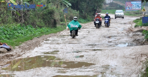 Hà Giang: QL 279 tan nát, Chủ tịch huyện Quang Bình "đau đầu" vì dân kêu!