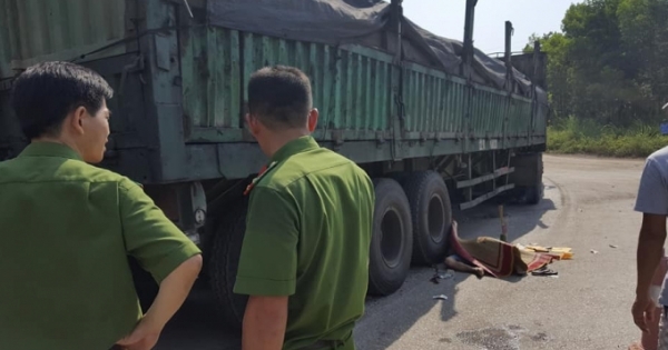 Tuyên quang: Xe máy lao vào xe đầu kéo, một người tử vong tại chỗ