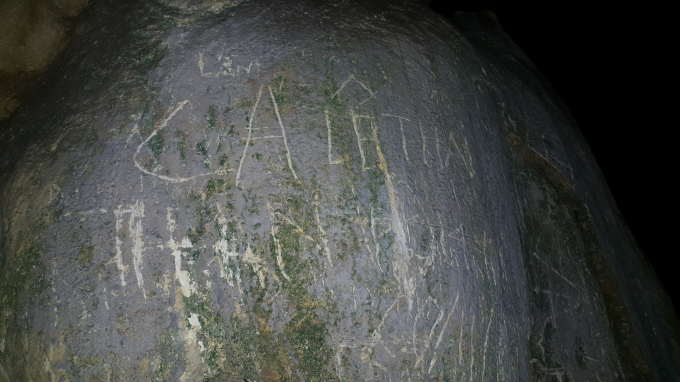 Tuy nhi&ecirc;n vẻ đẹp uy nghi&ecirc;m, tĩnh mịch của ch&ugrave;a&nbsp;đang bị ảnh hưởng bởi &yacute; thức của du kh&aacute;ch sau những lượt kh&aacute;ch gh&eacute; thăm.&nbsp;