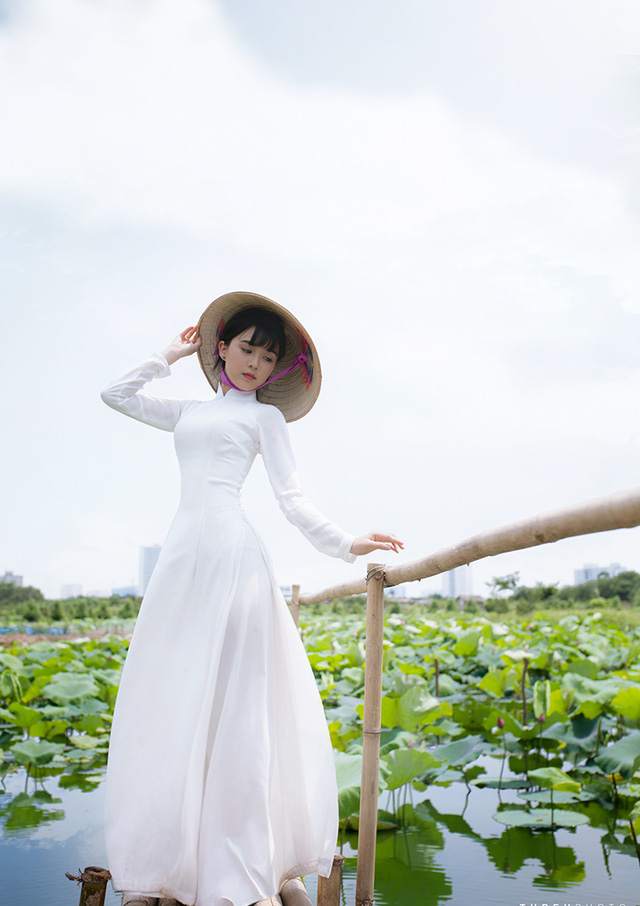 Ho&agrave;ng L&ecirc; Ho&agrave;i Thương, sinh năm 1995, hiện l&agrave; sinh vi&ecirc;n Học viện C&ocirc;ng nghệ Bưu ch&iacute;nh Viễn Th&ocirc;ng.