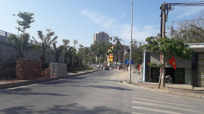 Gần 17h, nhiều tuyến đường vẫn vắng tanh