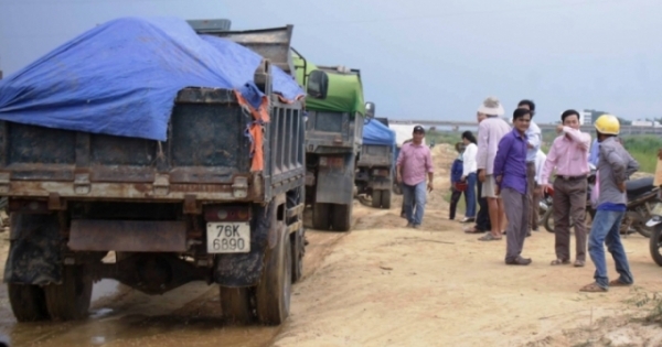 Quảng Ngãi: Yêu cầu doanh nghiệp dừng khai thác cát vì dân phản đối