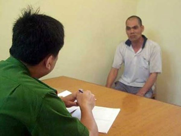 Đối tượng Ban Văn Pẩu tại cơ quan C&ocirc;ng an. (Ảnh: b&aacute;o An ninh thủ đ&ocirc;)