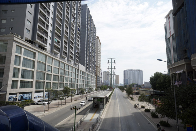 Nắng chang chang tr&ecirc;n đường Tố Hữu.