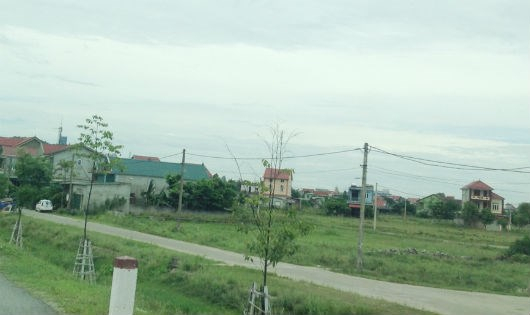 Khu đất t&aacute;i định cư sử dụng kinh ph&iacute; của Dự &aacute;n x&acirc;y dựng cầu Bến Thủy 2 để đền b&ugrave;, GPMB v&agrave; x&acirc;y dựng cơ sở hạ tầng nhưng lại để &ldquo;phục vụ dự &aacute;n kh&aacute;c&rdquo; chưa h&igrave;nh th&agrave;nh.