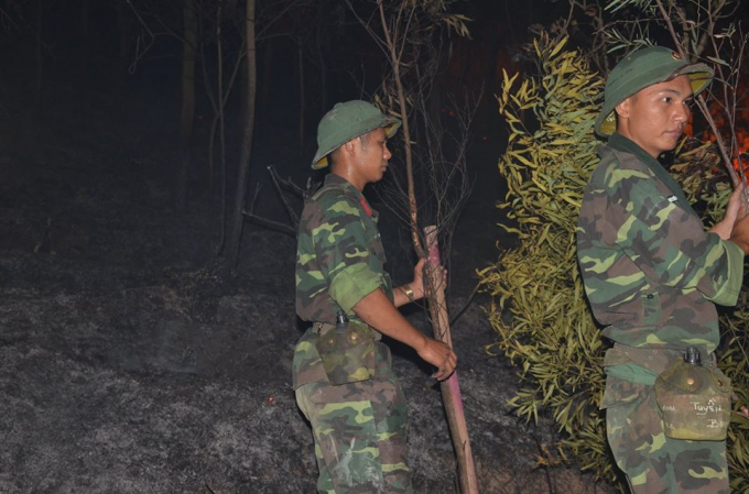 Đ&aacute;m ch&aacute;y cơ bản được khống chế v&agrave;o khoảng 1h30 ng&agrave;y&nbsp;6/6.