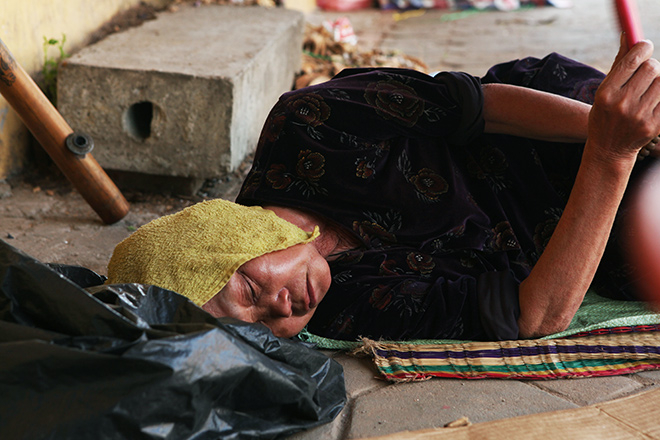 Nắng n&oacute;ng k&eacute;o d&agrave;i ảnh hưởng tới cuộc sống của người d&acirc;n. (Ảnh: 24h)