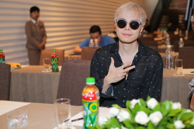 Trịnh Thăng B&igrave;nh xuất hiện với m&aacute;i t&oacute;c kh&aacute; nổi bật.