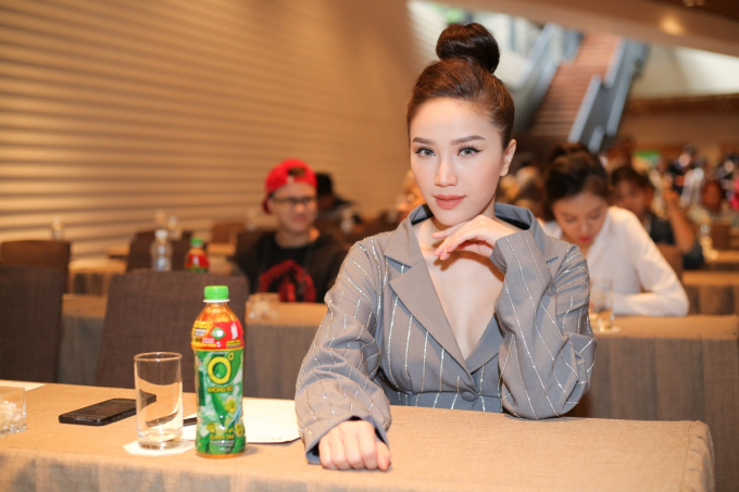 Bảo Thy - Qu&aacute;n qu&acirc;n The Remix 2017 vui khi được đồng h&agrave;nh c&ugrave;ng chương tr&igrave;nh.