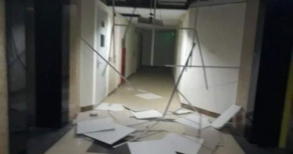 Hà Nội: Nhiều mảng trần ở chung cư Gemek Tower rơi lả tả sau cơn giông