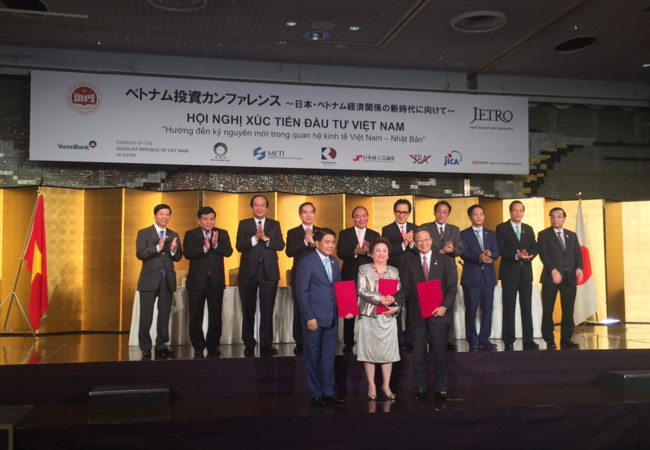 Lễ k&yacute; kết dưới sự chứng kiến của Thủ tướng Nguyễn Xu&acirc;n Ph&uacute;c.