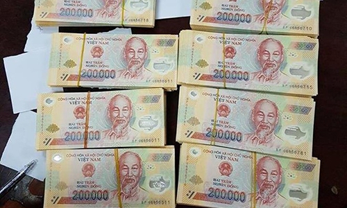 Khổ chồng lên khổ, bán cả gia tài 3 con trâu bị lừa toàn tiền giả