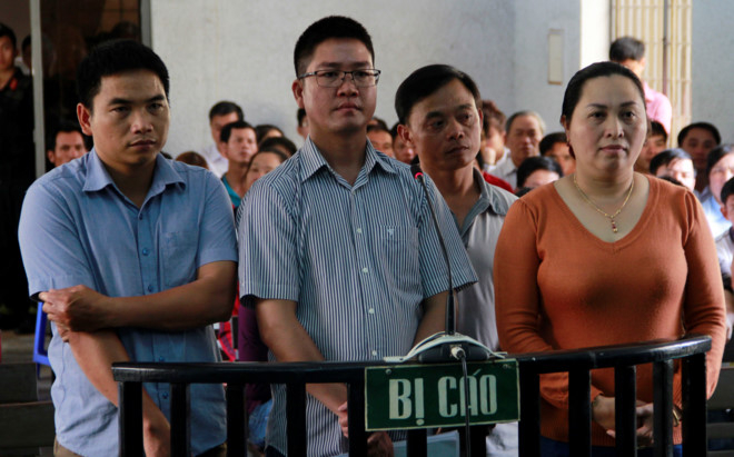 C&aacute;c bị c&aacute;o tại t&ograve;a. Ảnh: Đại Dũng