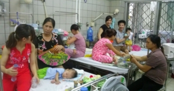 Trời mưa sau nắng nóng, đề phòng bệnh cho trẻ em