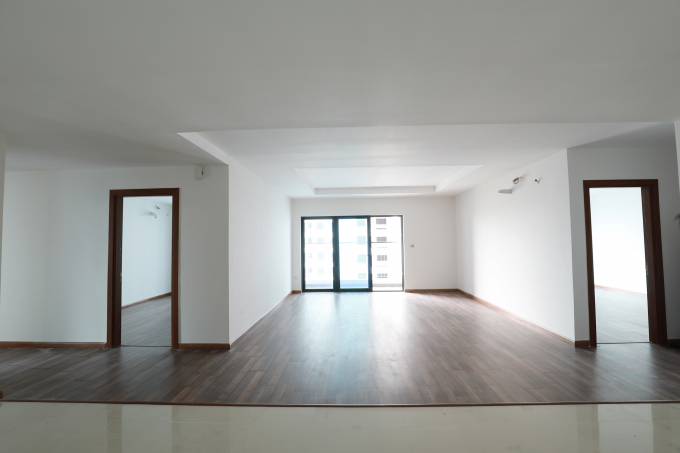 Kh&ocirc;ng gian căn hộ tr&agrave;n ngập &aacute;nh s&aacute;ng, c&aacute;c ph&ograve;ng được bố tr&iacute; hợp l&yacute;, đảm bảo c&ocirc;ng năng sử dụng v&agrave; h&agrave;i h&ograve;a với thi&ecirc;n nhi&ecirc;n.