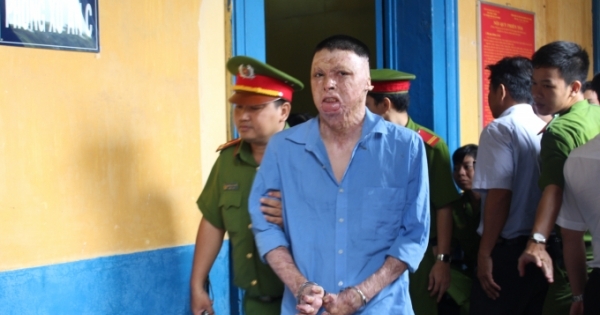 Nỗi đau của hai bà mẹ trong phiên xử kẻ đổ xăng giết người tình