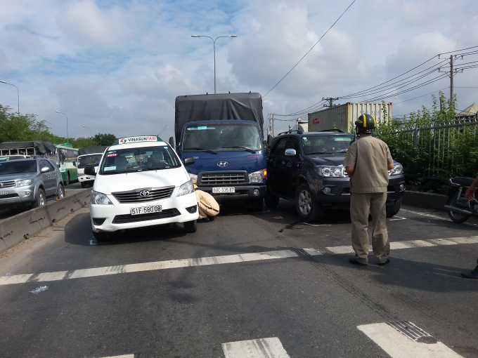 Hiện trường vụ tai nạn chắn hết l&agrave;n &ocirc; t&ocirc;.