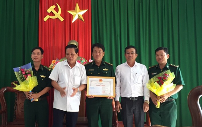 L&atilde;nh đạo quận Li&ecirc;n Chiểu khen thưởng, động vi&ecirc;n lực lượng bi&ecirc;n&nbsp;ph&ograve;ng sau bắt giữ c&aacute;c đối tượng t&agrave;ng trữ, mua b&aacute;n ma t&uacute;y.