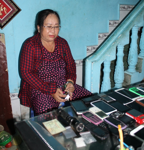 Đối tượng Trần Ngọc Thanh v&agrave; tang vật