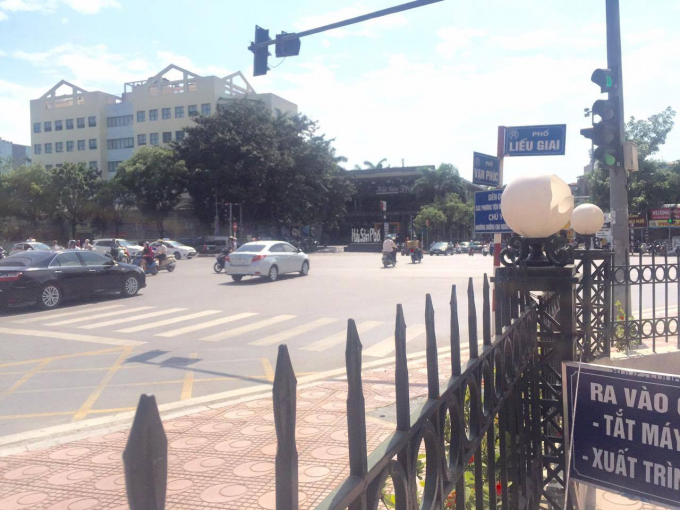 Nh&agrave; h&agrave;ng Hải sản Phố đối diện ngay UBND quận Ba Đ&igrave;nh.