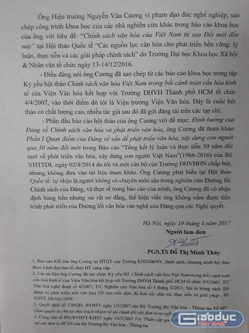Đơn tố c&aacute;o &ocirc;ng Nguyễn Văn Cương, Hiệu trưởng Trường Đại học Văn h&oacute;a H&agrave; Nội vi phạm đạo đức nghề nghiệp, sao ch&eacute;p c&ocirc;ng tr&igrave;nh khoa học của c&aacute;c nh&agrave; nghi&ecirc;n cứu kh&aacute;c. Ảnh Trần Việt.