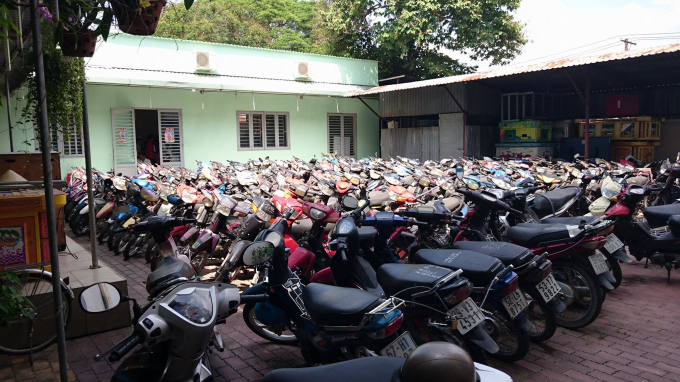 Xe tang vật bị tạm giữ tại C&ocirc;ng an x&atilde; Xu&acirc;n Thới Thượng, H&oacute;c M&ocirc;n.