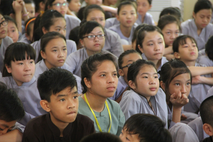 Sự chăm ch&uacute; thể hiện r&otilde; tr&ecirc;n khu&ocirc;n mặt của từng kh&oacute;a sinh.