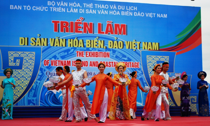 &Acirc;m hưởng nhạc cung đ&igrave;nh của đo&agrave;n Huế.