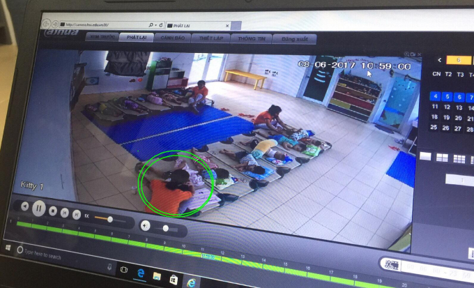 Đại diện nh&agrave; trường cho rằng ch&aacute;u Th. bị những vết bầm tr&ecirc;n người c&oacute; thể l&agrave; do c&ocirc; gi&aacute;o đ&atilde; &ldquo;giằng co mạnh tay&rdquo; với ch&aacute;u Th. trong qu&aacute; tr&igrave;nh ấp ch&aacute;u ngủ.