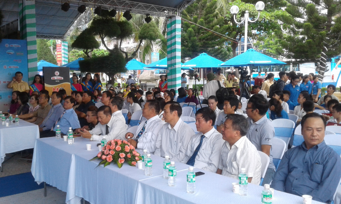 Đ&ocirc;ng đảo đại biểu tham dự buổi lễ.