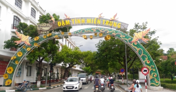 Huế: Làm đẹp thành phố, hay làm quảng cáo cho doanh nghiệp?