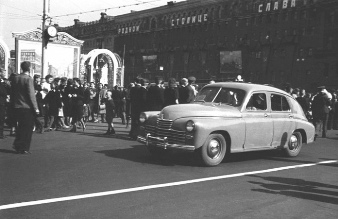 Chiếc&nbsp;GAZ-20 Pobeda do h&atilde;ng GAZ th&agrave;nh lập năm 1932 chế tạo.